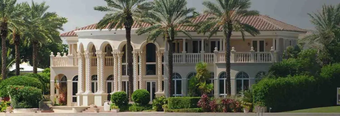 Wealthy waterfront residential community in Florida